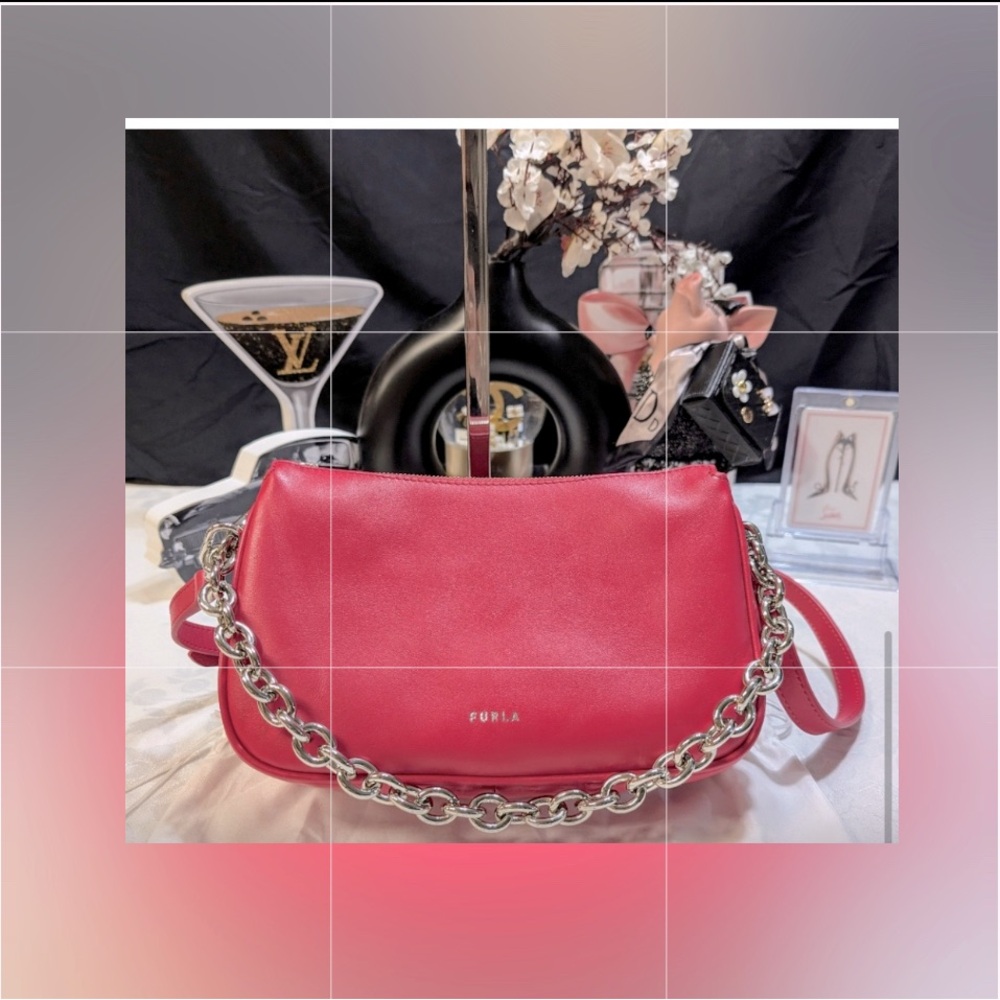 Stunning!🎀Furla Hot Pink Leather Shoulder Bag with Silver Chain🤩